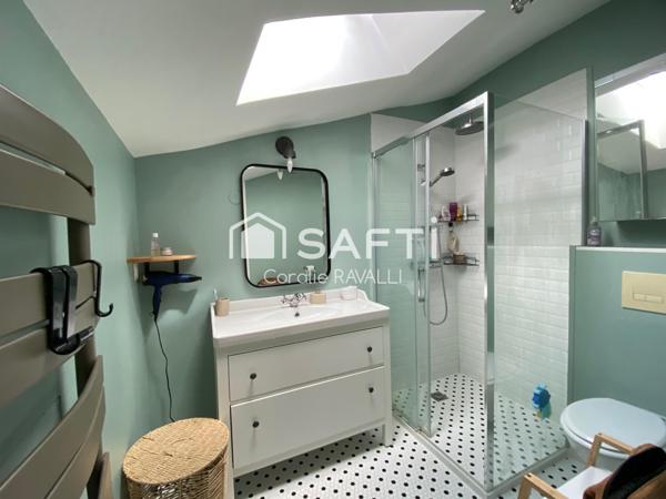 Maison lumineuse en pierre avec vue sur la vallée – Vœuil-et-Giget (16400)