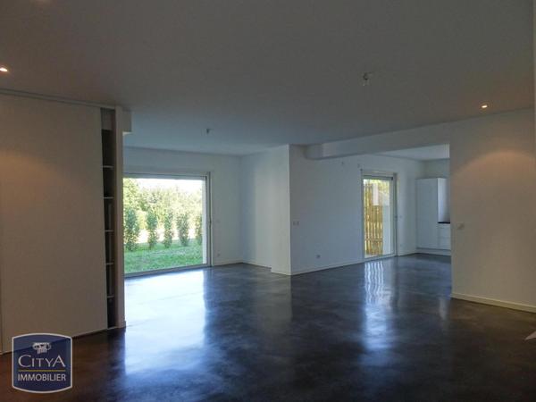 Appartement à louer 4 pièces 129.64m²