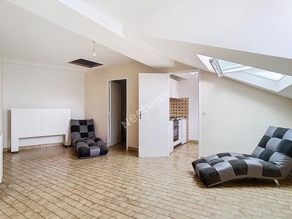 COEUR DE VILLE - Studio 26 m² avec grenier