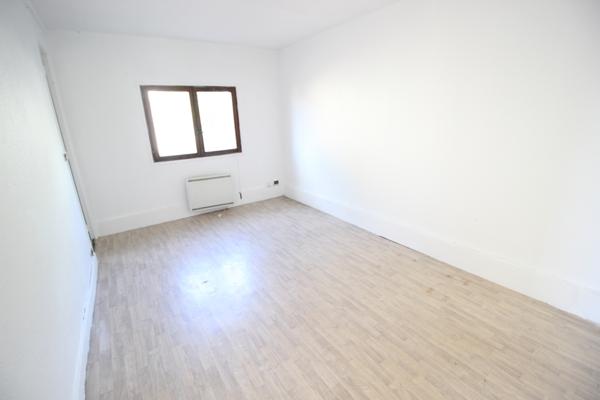 Valenton (94460) Maison meulière et dépendance sur terrain de 418m²