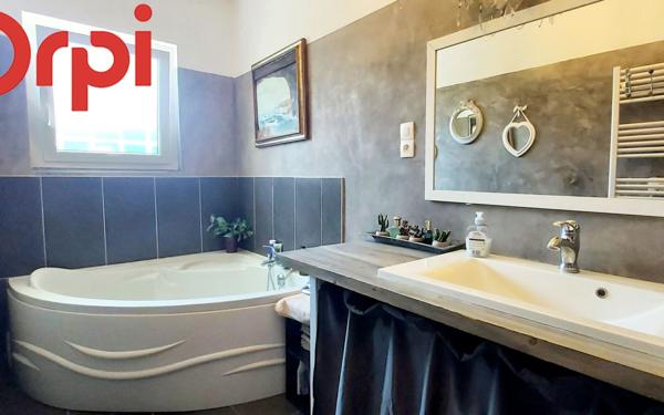 Maison à vendre    4 pièces •  Port-des-Barques