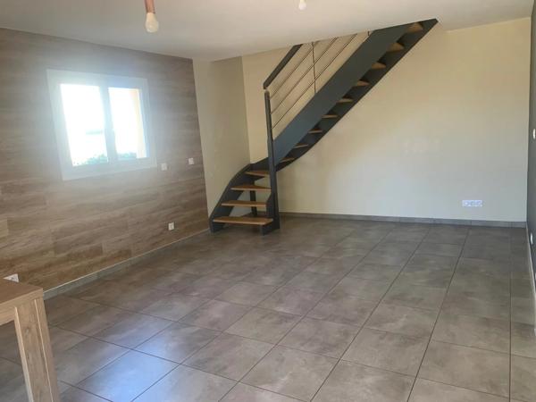Location                                                      Villa
                        
                     4 pièces                      88 m2                     à Claira