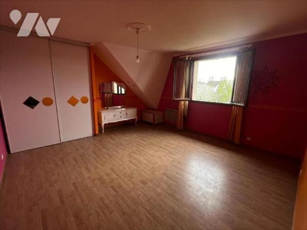 Avenue Louis Pierre Laroque, proximité marché Casanova.
Construite en 1996, maison familiale d...