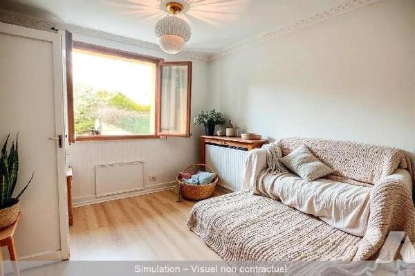 Avenue Louis Pierre Laroque, proximité marché Casanova.
Construite en 1996, maison familiale d...