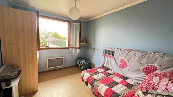 Avenue Louis Pierre Laroque, proximité marché Casanova.
Construite en 1996, maison familiale d...