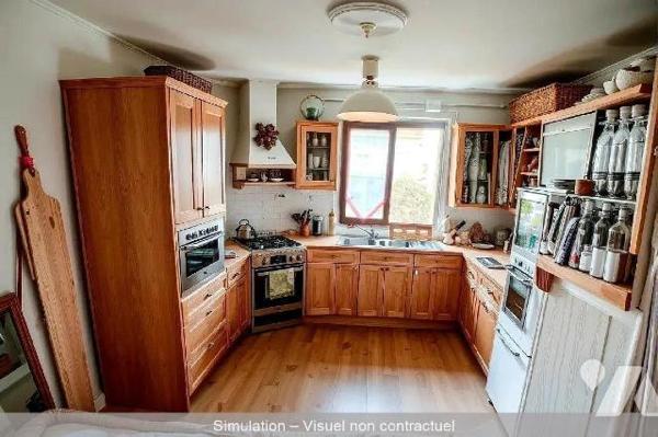 Avenue Louis Pierre Laroque, proximité marché Casanova.
Construite en 1996, maison familiale d...