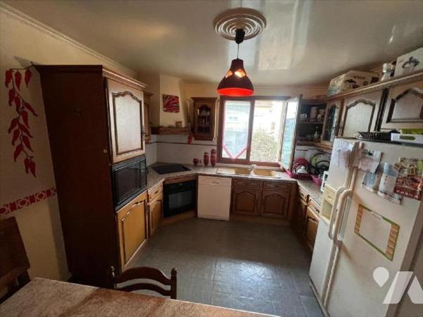 Avenue Louis Pierre Laroque, proximité marché Casanova.
Construite en 1996, maison familiale d...