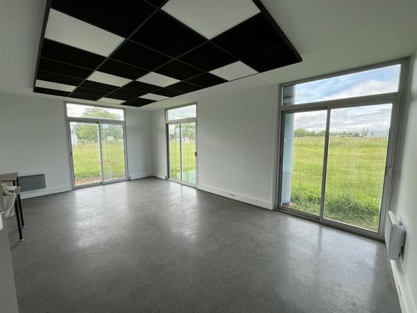 DISSAY - BUREAUX RENOVÉS A LOUER 366 m² - Situés dans la ZAE de la Belardière