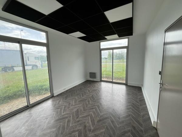 DISSAY - BUREAUX RENOVÉS A LOUER 366 m² - Situés dans la ZAE de la Belardière