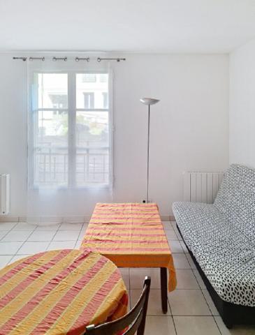 F2 coeur Centre-Ville Rambouillet avec parking