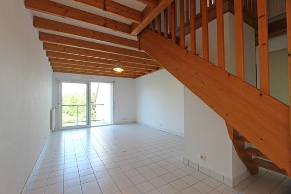 VANNES, UN DUPLEX TYPE 2, AU DERNIER ÉTAGE, TERRASSE & STATIONNEMENT. - Vannes