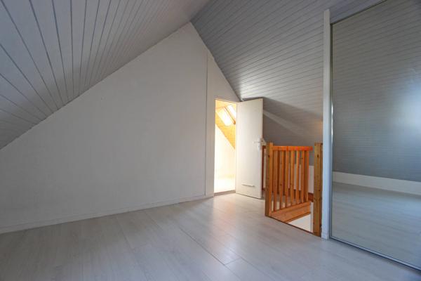 VANNES, UN DUPLEX TYPE 2, AU DERNIER ÉTAGE, TERRASSE & STATIONNEMENT. - Vannes