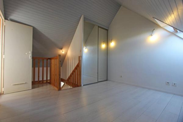 VANNES, UN DUPLEX TYPE 2, AU DERNIER ÉTAGE, TERRASSE & STATIONNEMENT. - Vannes