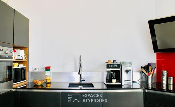 Élégante bourgeoise contemporaine