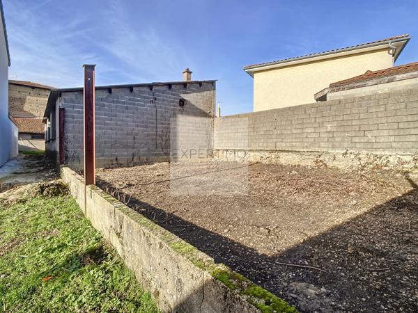 Civrieux (01390) Atelier 118m² sur 342m² terrain viab élec et eau