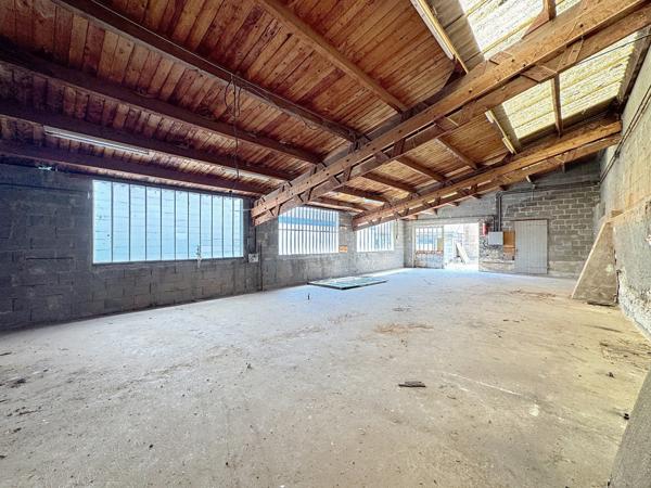 Civrieux (01390) Atelier 118m² sur 342m² terrain viab élec et eau