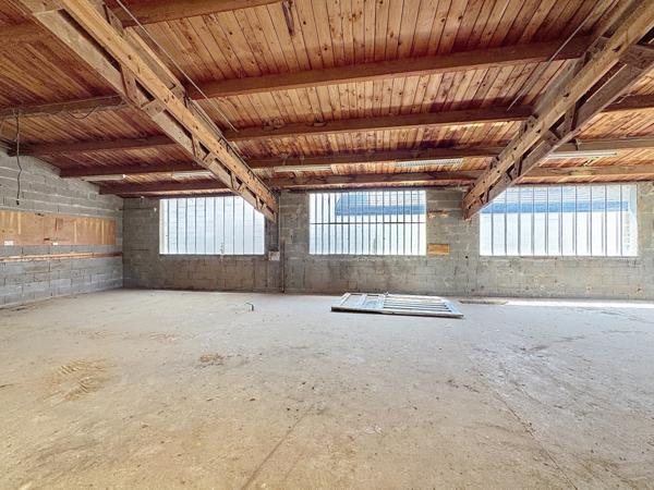 Civrieux (01390) Atelier 118m² sur 342m² terrain viab élec et eau