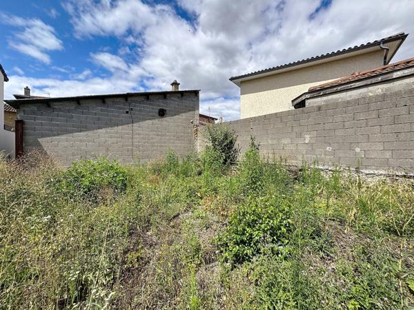 Civrieux (01390) Atelier 118m² sur 342m² terrain viab élec et eau