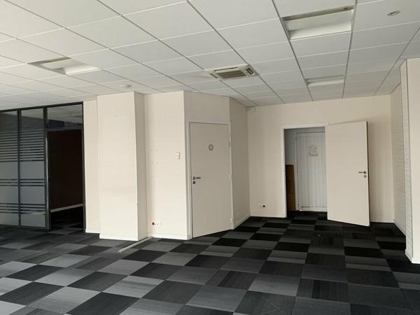 SAINT PIERRE DES CORPS BUREAUX A VENDRE 70 M² AXE TRAVERSANT ET PARKINGS