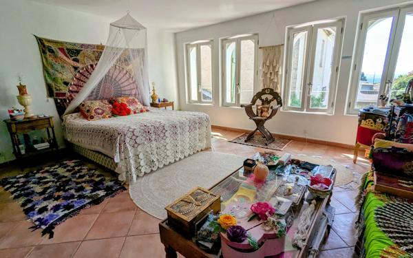 Maison à vendre    6 pièces •  Puget-Ville