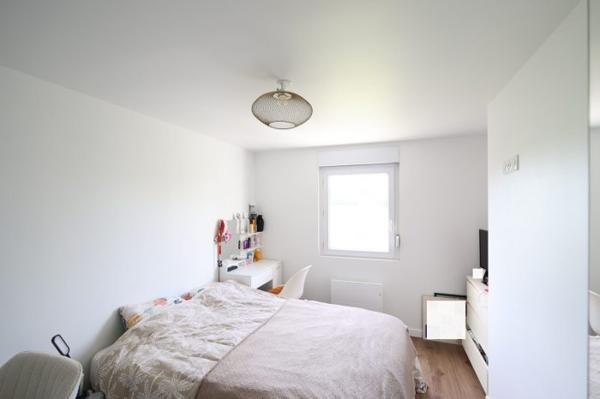 Maison en pierre rénovée avec garage 29250 Saint-Pol-de-Léon