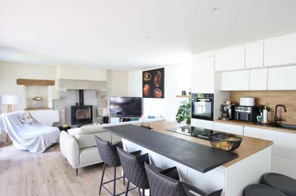 Maison en pierre rénovée avec garage 29250 Saint-Pol-de-Léon