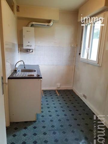 Appartement à rénover, dans un quartier calme en rez de jardin - résidence face Roseraie