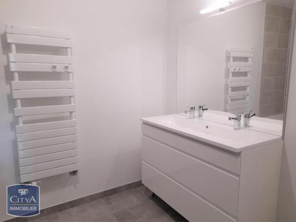 Appartement à louer 4 pièces 97.15m²