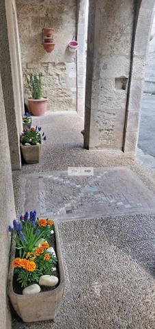 PUYLAROQUE – cœur de bastide, local en pierres 56 m² + cave voûtée