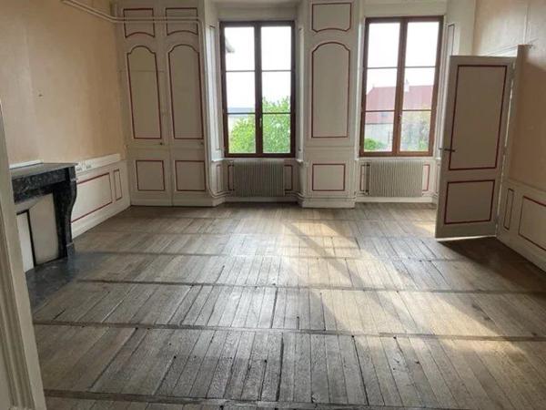 Location Appartement 4 pièces 122 m2 à Langres