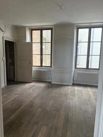 Location Appartement 4 pièces 122 m2 à Langres