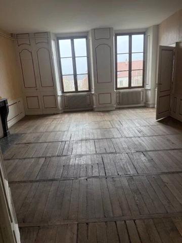 Location Appartement 4 pièces 122 m2 à Langres