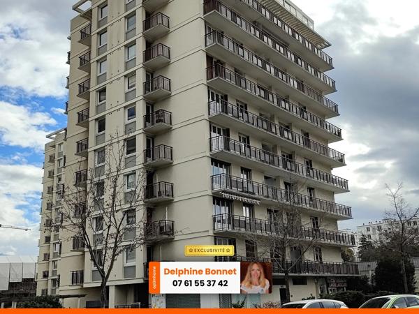 Appartement 2P de 54 m2 avec 2 balcons en étage élevé avec ascenseur