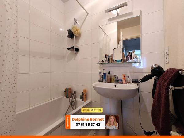 Appartement 2P de 54 m2 avec 2 balcons en étage élevé avec ascenseur