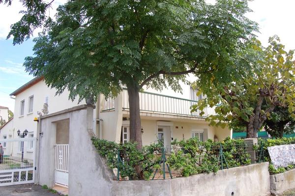 Alès (30100) Maison 240 m² avec 3 appartements dont un d'habitation et deux loués sur 1100m² de terrain