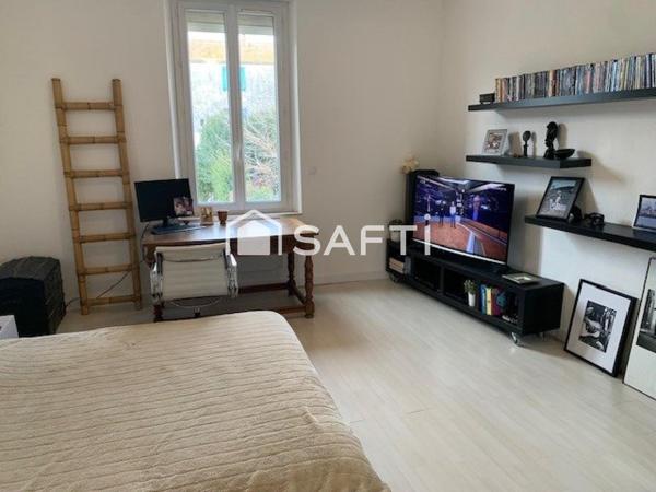 Charmante maison mitoyenne avec piscine au calme