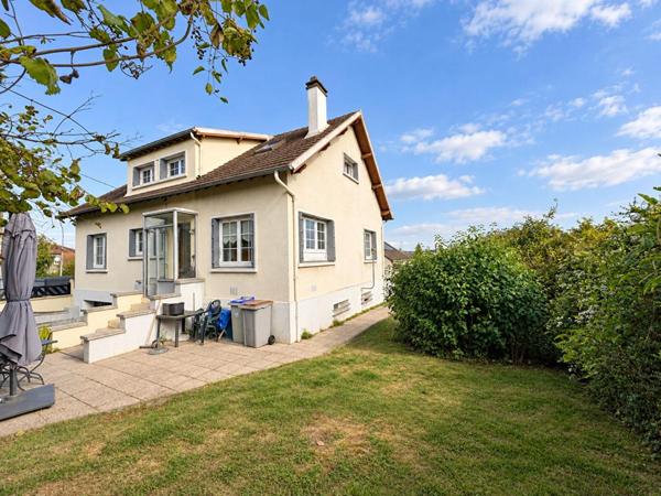 Maison individuelle de 125 m² - 4 chambres - sous-sol total aménageable et terrain de 714 m²