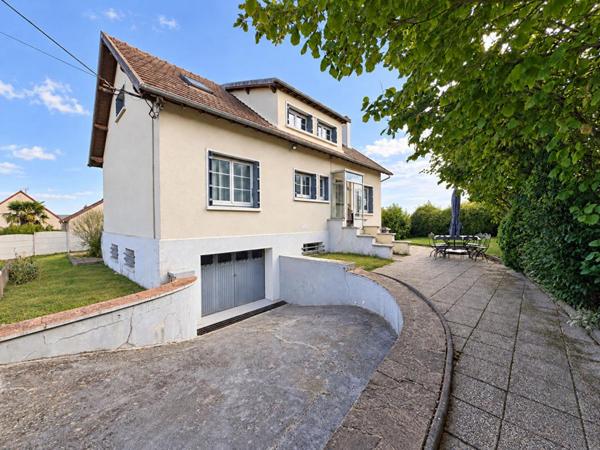 Maison individuelle de 125 m² - 4 chambres - sous-sol total aménageable et terrain de 714 m²