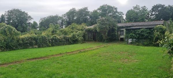 Poitiers (86000) TERRAIN CONSTRUCTIBLE ET DEPENDANCES