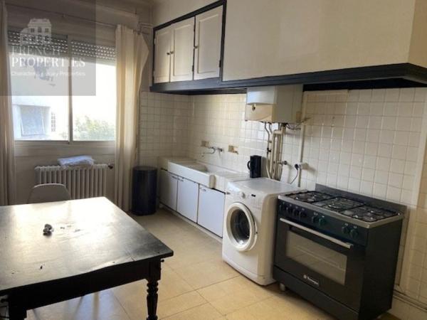 Immeuble de rapport  -  Habitations et Commerce --  Perpignan Secteur Les Remparts - 375 m² Loi Carrez -  A rénover