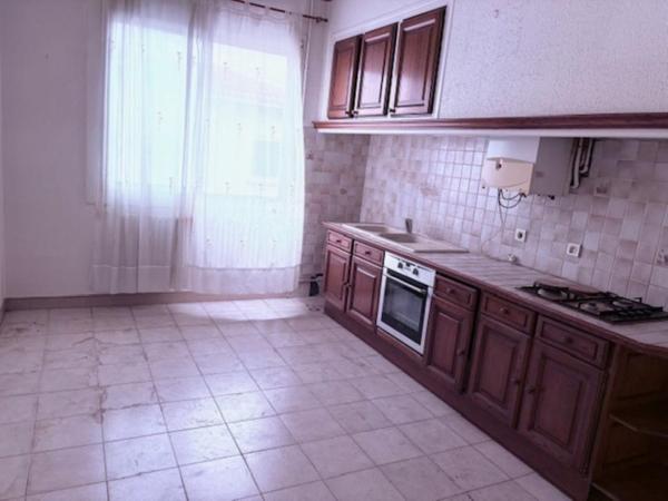 Immeuble de rapport  -  Habitations et Commerce --  Perpignan Secteur Les Remparts - 375 m² Loi Carrez -  A rénover