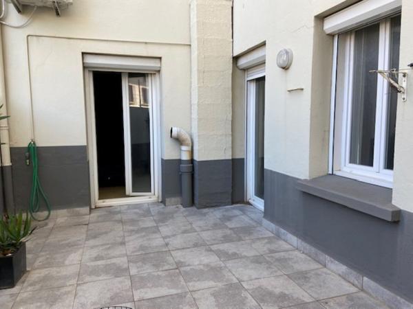 Immeuble de rapport  -  Habitations et Commerce --  Perpignan Secteur Les Remparts - 375 m² Loi Carrez -  A rénover