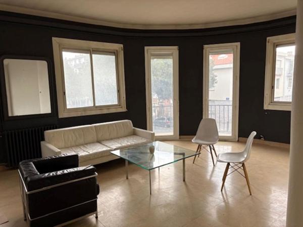 Immeuble de rapport  -  Habitations et Commerce --  Perpignan Secteur Les Remparts - 375 m² Loi Carrez -  A rénover