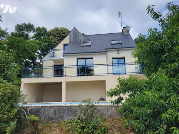 Maison familiale avec piscine et parc paysager – proche centre-ville