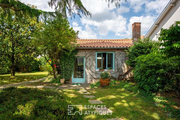 Maison avec studio et dépendance, jardin et piscine, centre de Vallet