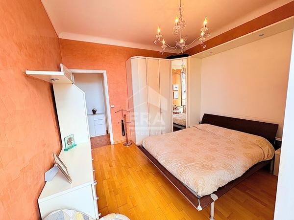 Villa 5 pièces vue mer et Monaco avec appartement 3 pièces indépendant !