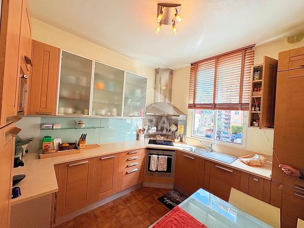 Villa 5 pièces vue mer et Monaco avec appartement 3 pièces indépendant !