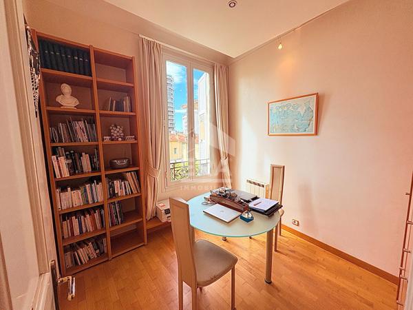 Villa 5 pièces vue mer et Monaco avec appartement 3 pièces indépendant !