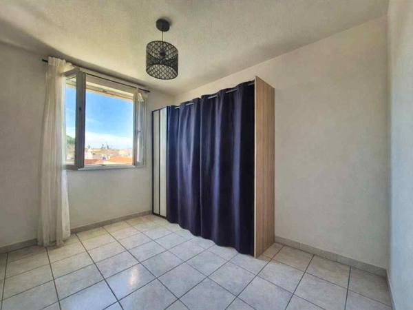 SAINT ESTEVE , APPART T3 60m², EXTERIEUR & PLACE DE PARKING