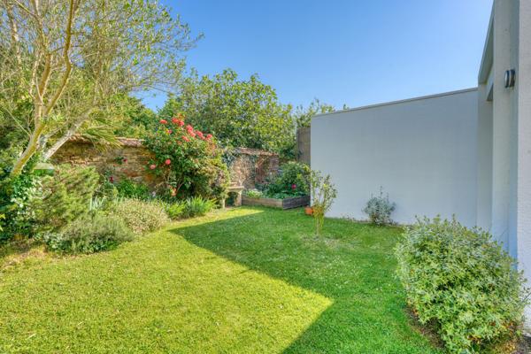 Propriete
                                                                                                                                                                                                                                                                                                                        5 pièce(s)                                                                                                                                                                                                          4 chambre(s)                                                                                                                                                                                                          170  m²